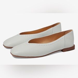 FRYE Claire Flat size 8.5 White Flats New Without Box